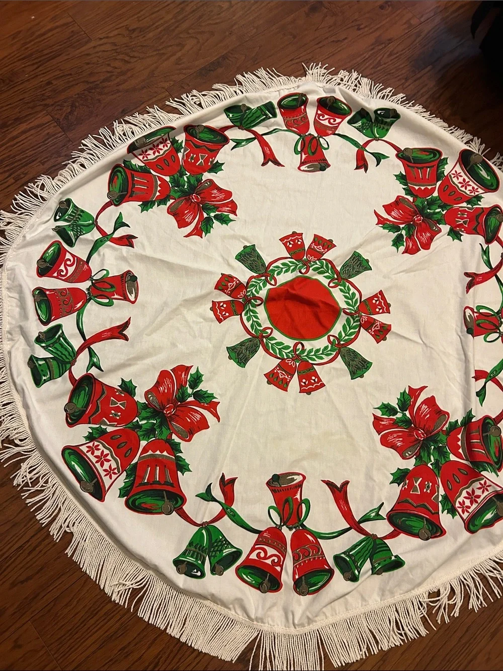 Vgt Holiday Bell Round Table cloth 56 inches w/o fringe